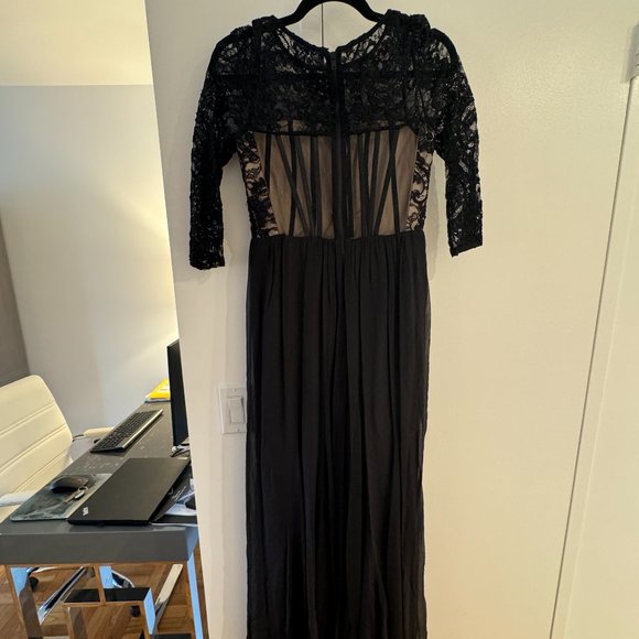 Alice + Olivia black lace gown - Picture 2 of 2